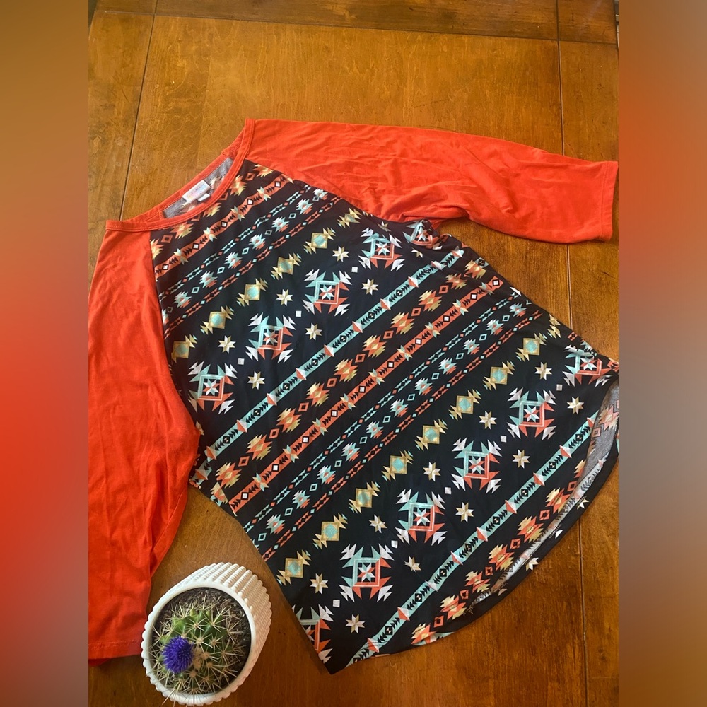 LuLaRoe Southwest Aztec Snowflake Raglan Top XXL